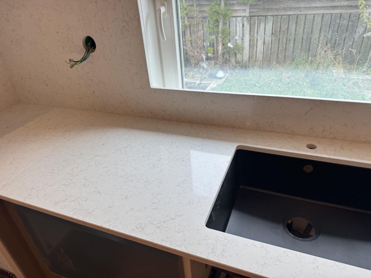 Närbild av Noble Arco kant och ådring