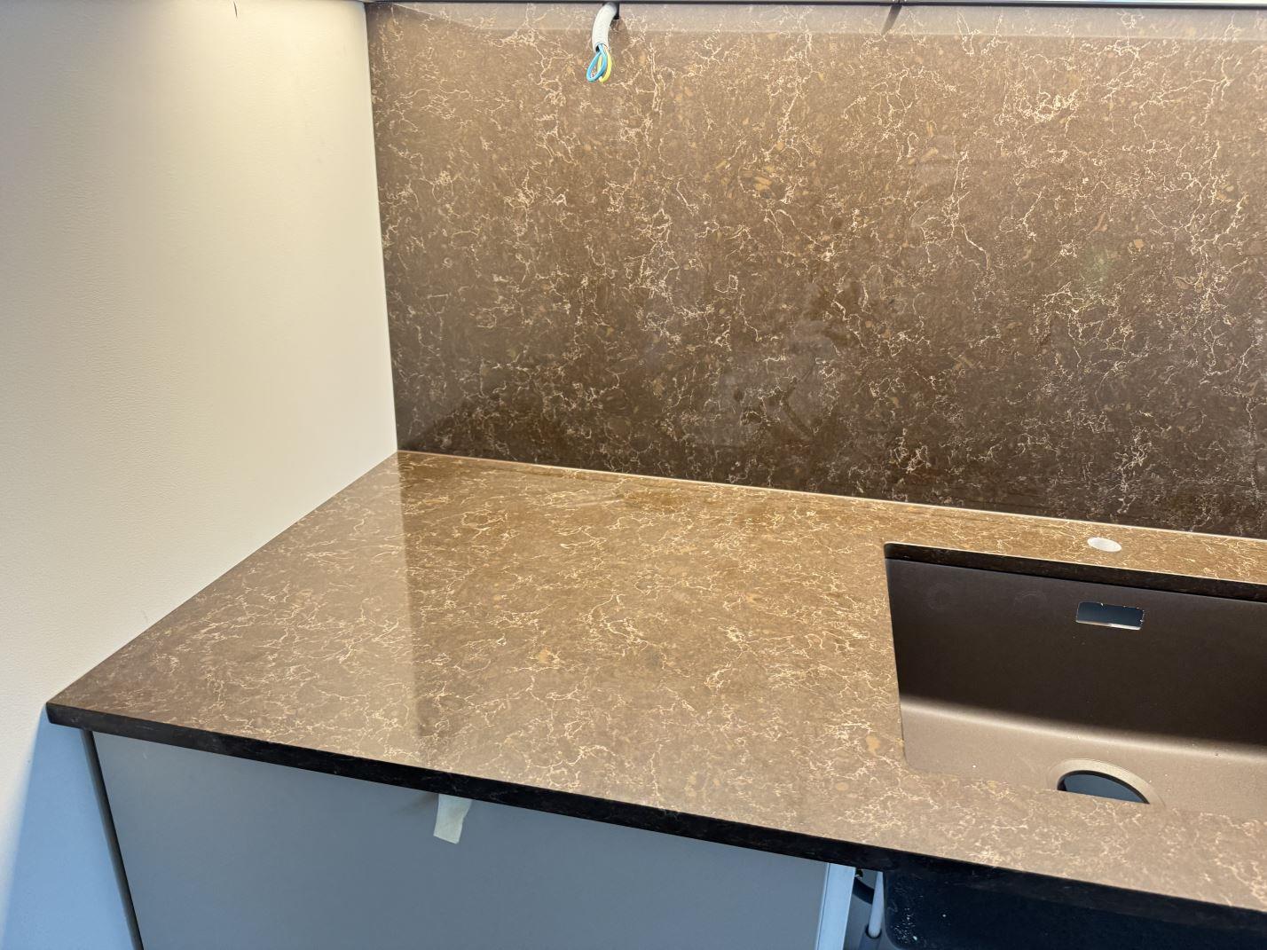 Noble Athos Brown referens 1