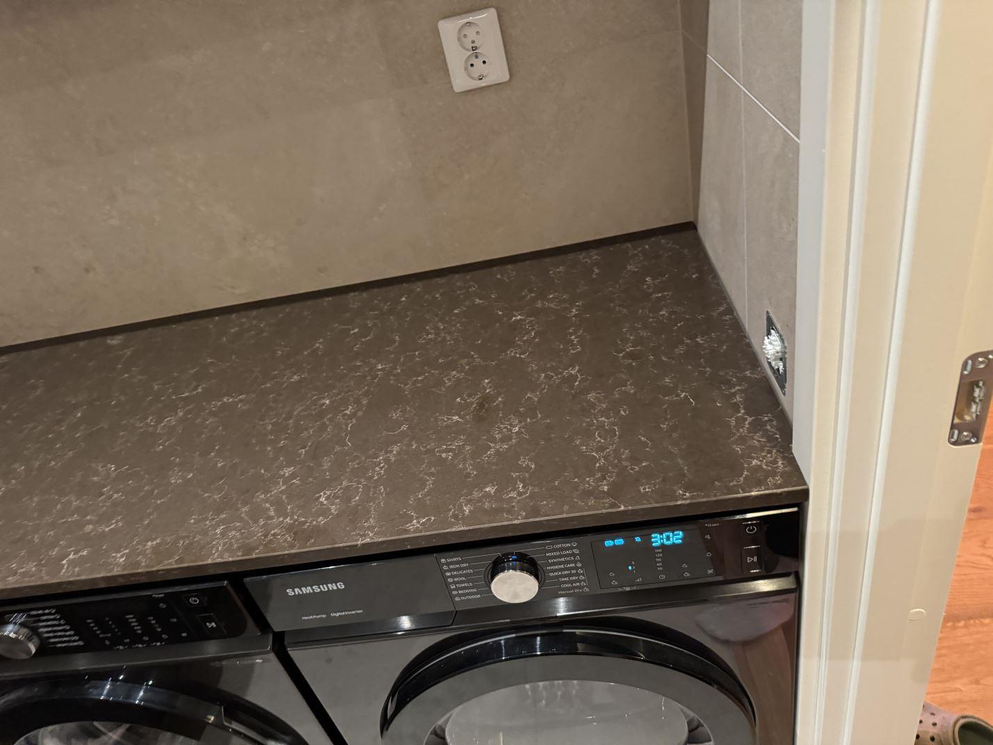 Noble Athos Brown referens 4