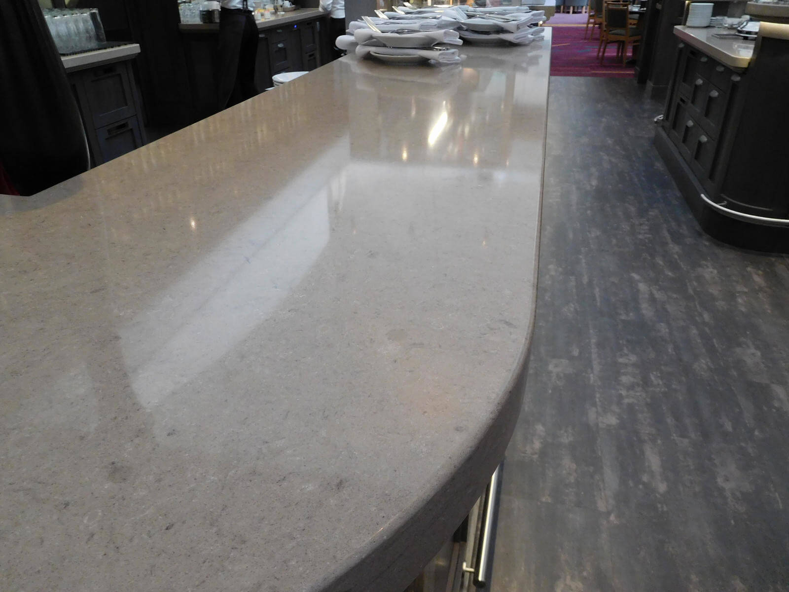 Noble Ivory White bardisk och sittyta