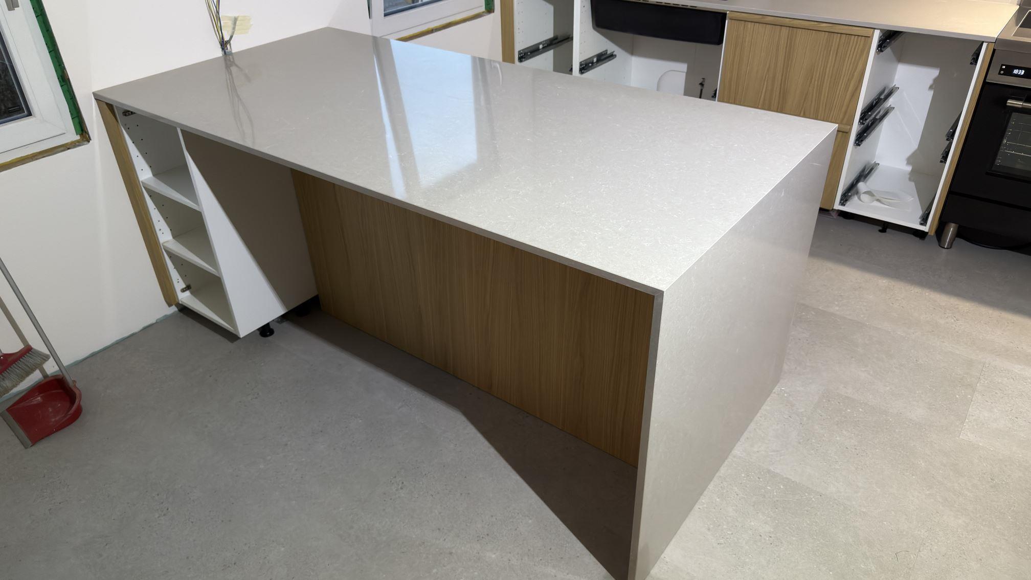 Noble Ivory White mot varma träluckor