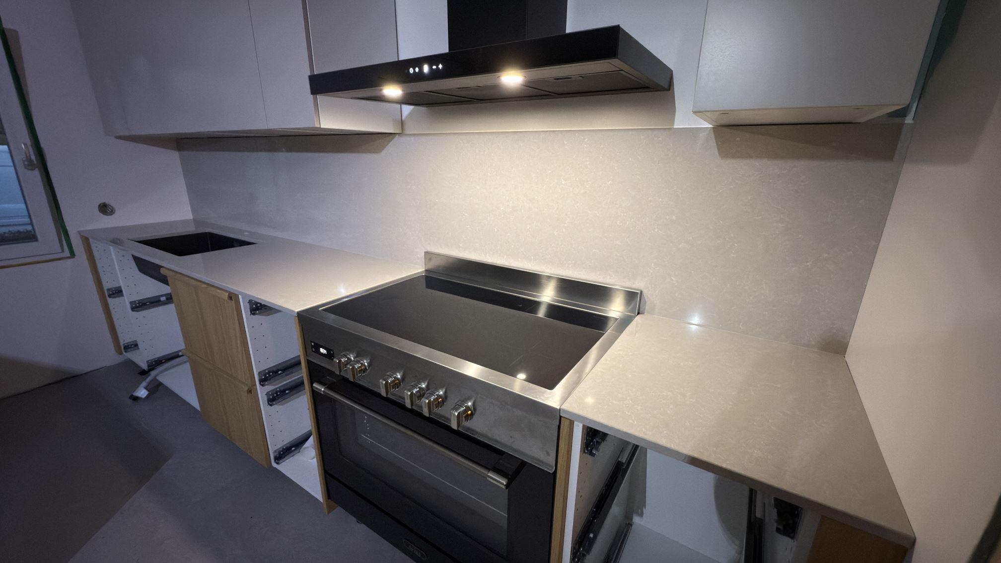 Montering av Noble Ivory White i Karlskoga