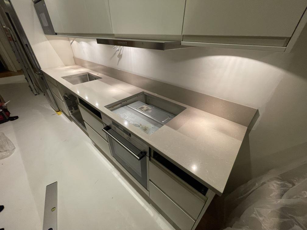 Stockholm bardisk med Noble Ivory White