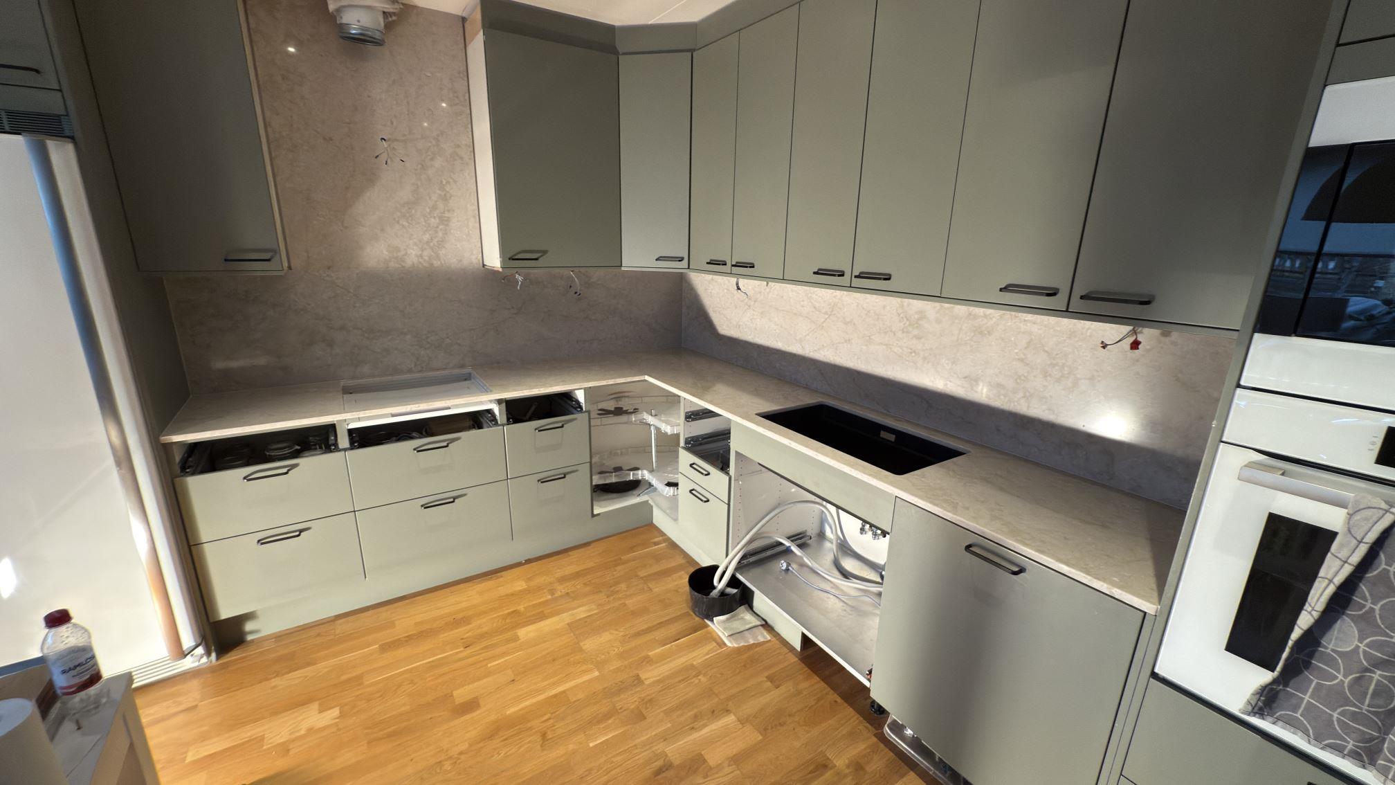 Glencoe i Sundbyberg, montering 11 mar 2026, bild 1