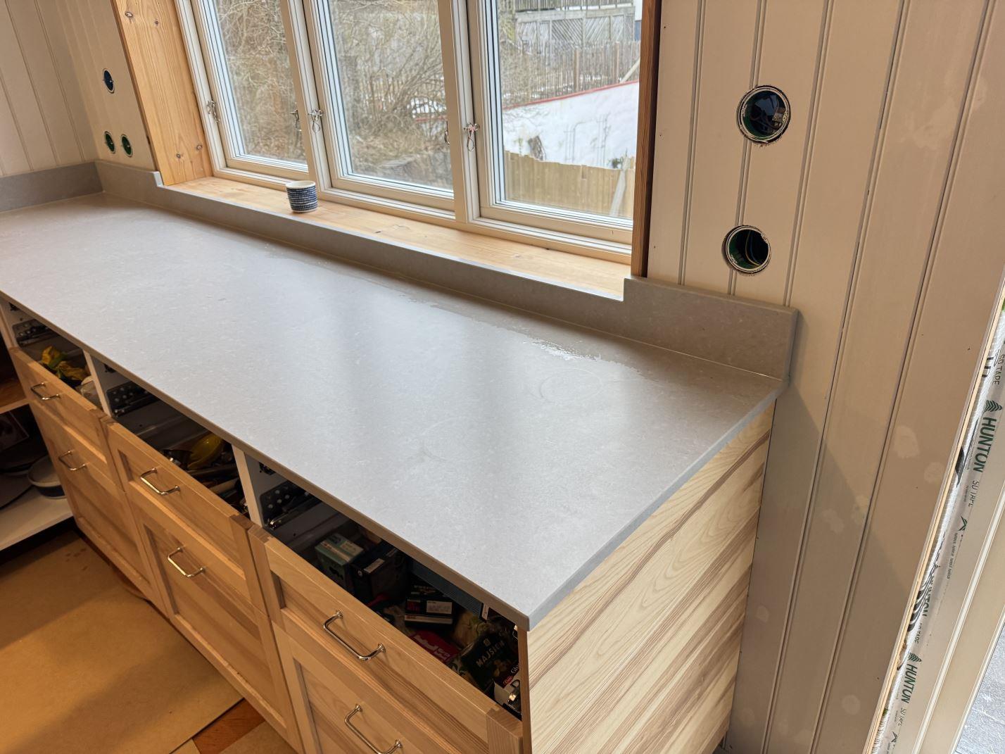 Noble Concrete Grey i Västra Frölunda, montering 29 jan 2026, bild 1