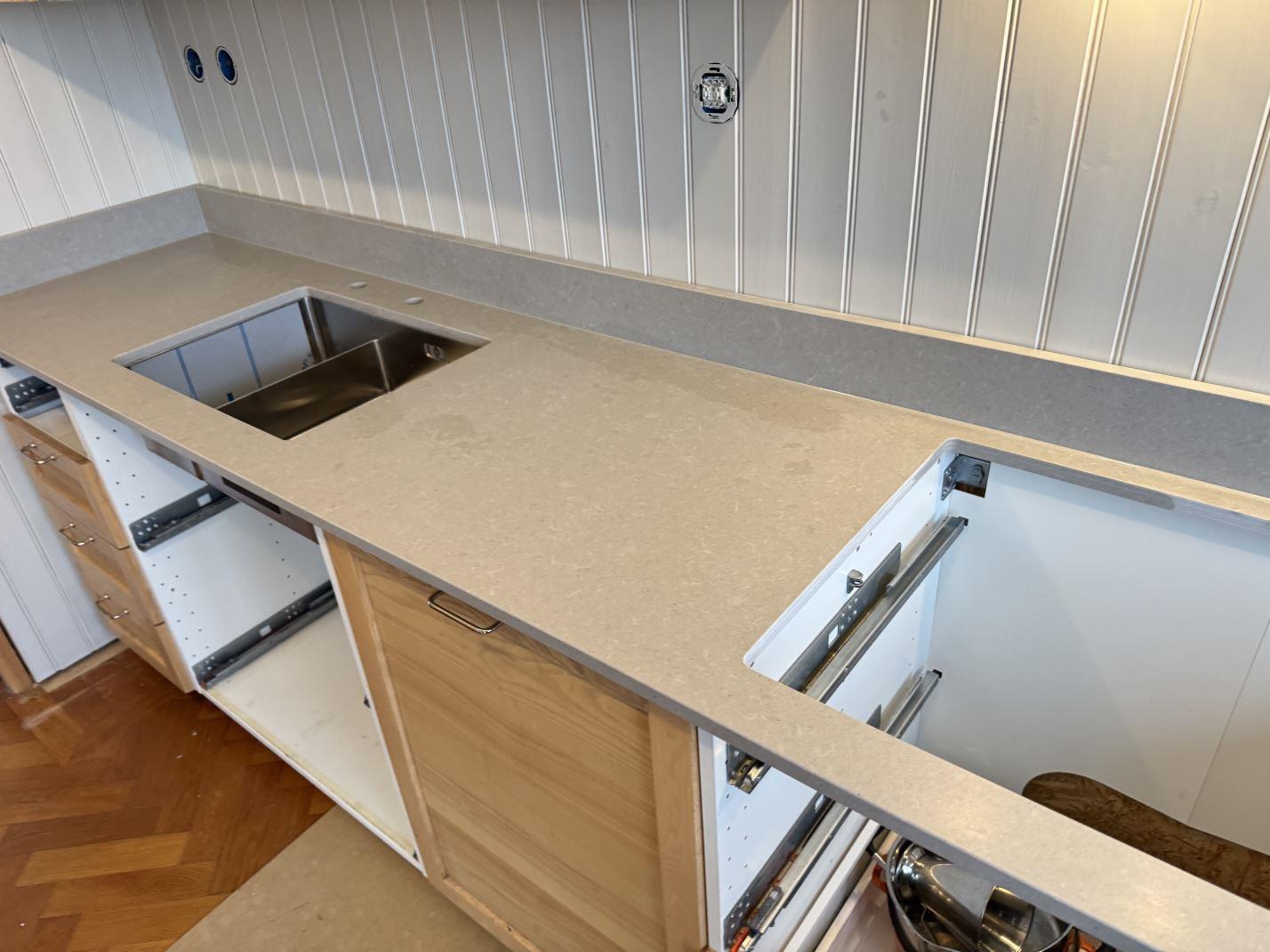 Noble Concrete Grey i Västra Frölunda, montering 29 jan 2026, bild 6