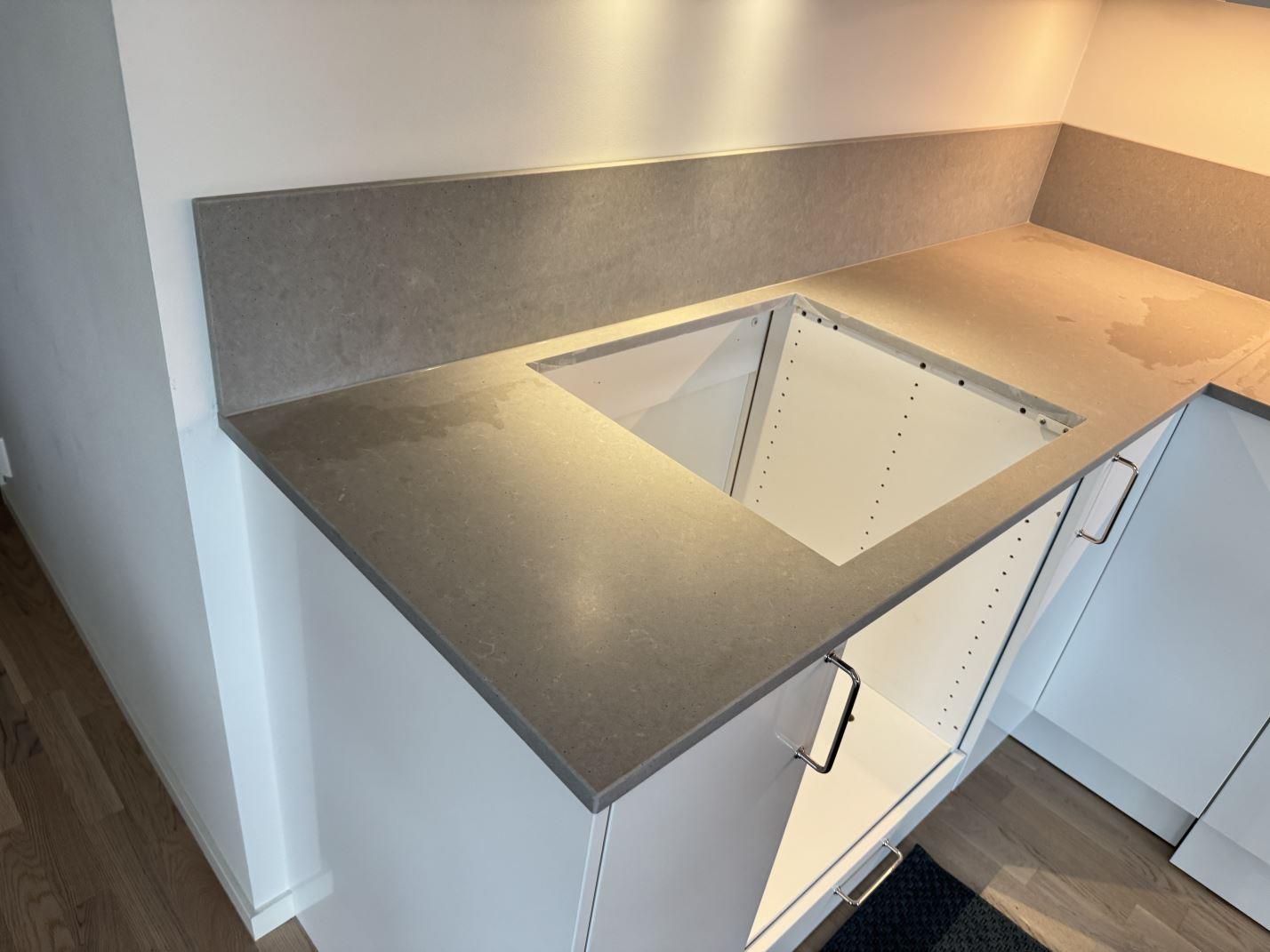 Noble Concrete Grey i Varberg, montering 25 feb 2026, bild 1