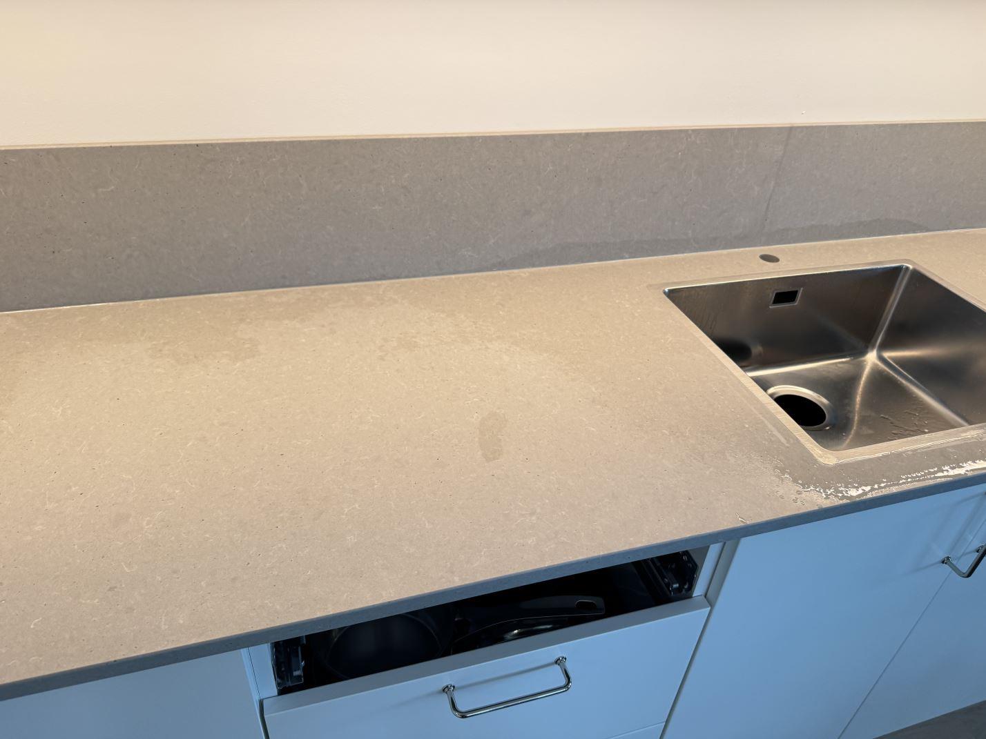 Noble Concrete Grey i Varberg, montering 25 feb 2026, bild 4