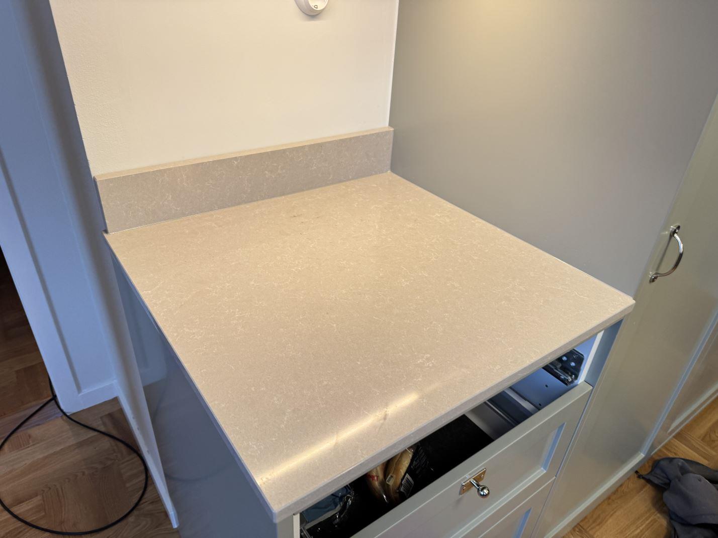 Noble Ivory White i Kalmar, montering 23 feb 2026, bild 1