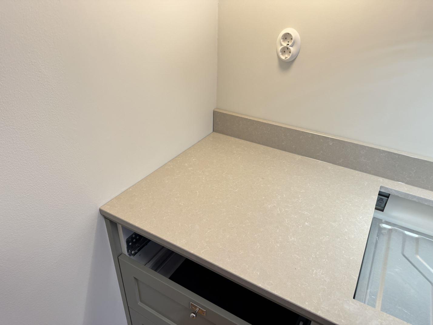 Noble Ivory White i Kalmar, montering 23 feb 2026, bild 2