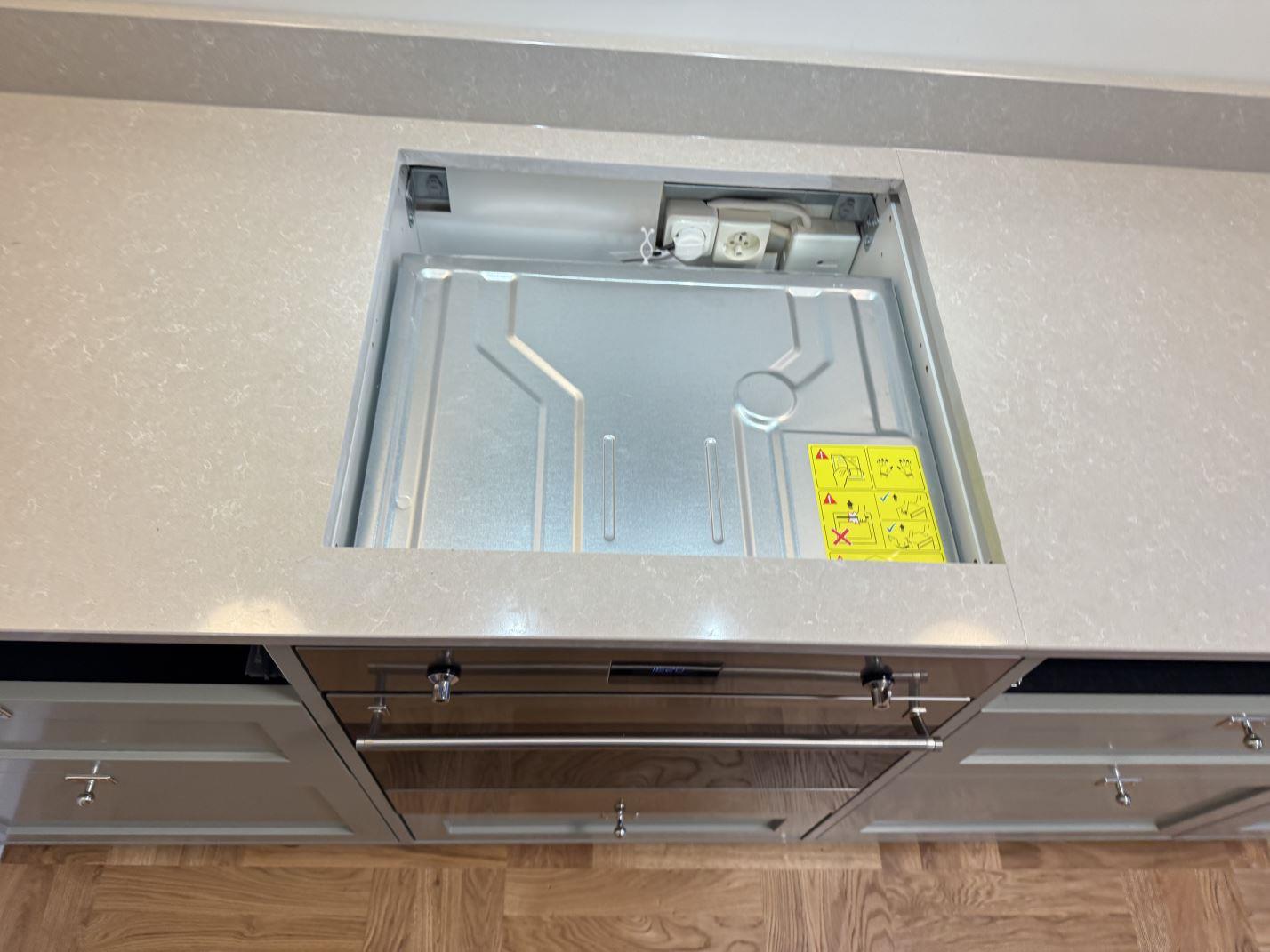 Noble Ivory White i Kalmar, montering 23 feb 2026, bild 3