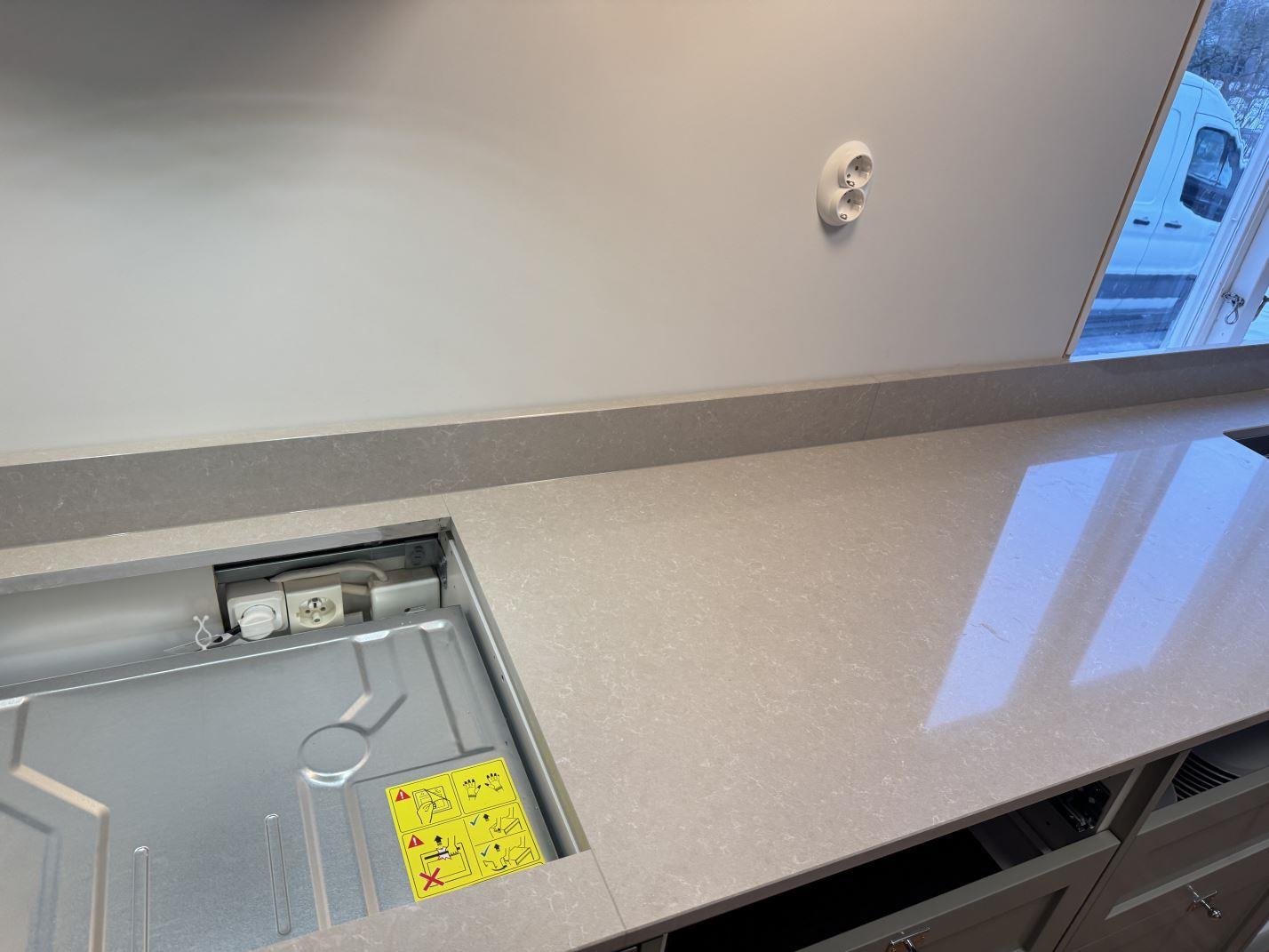 Noble Ivory White i Kalmar, montering 23 feb 2026, bild 4