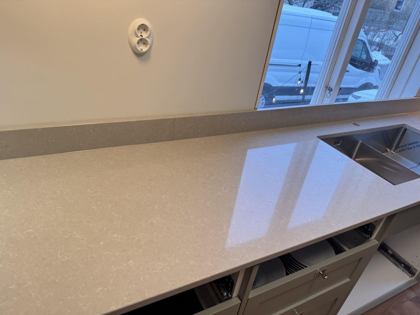 Noble Ivory White i Kalmar, montering 23 feb 2026, bild 5