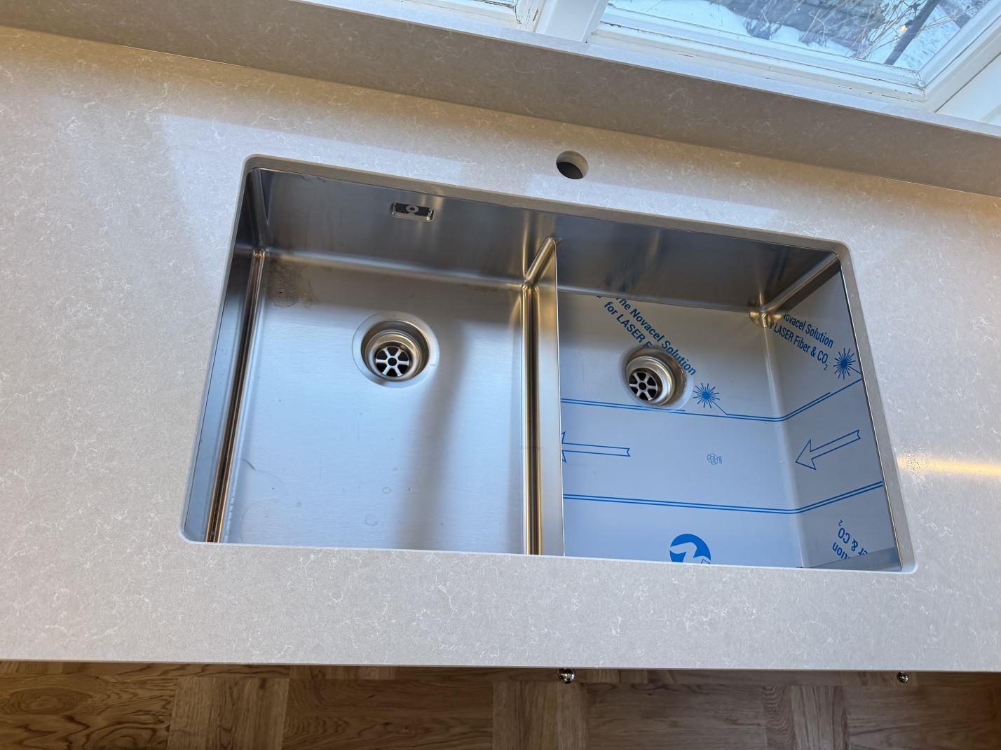 Noble Ivory White i Kalmar, montering 23 feb 2026, bild 6