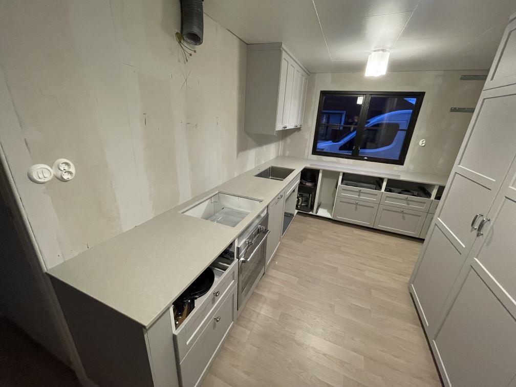 Noble Ivory White i Skultuna, montering 30 nov 2025, bild 1