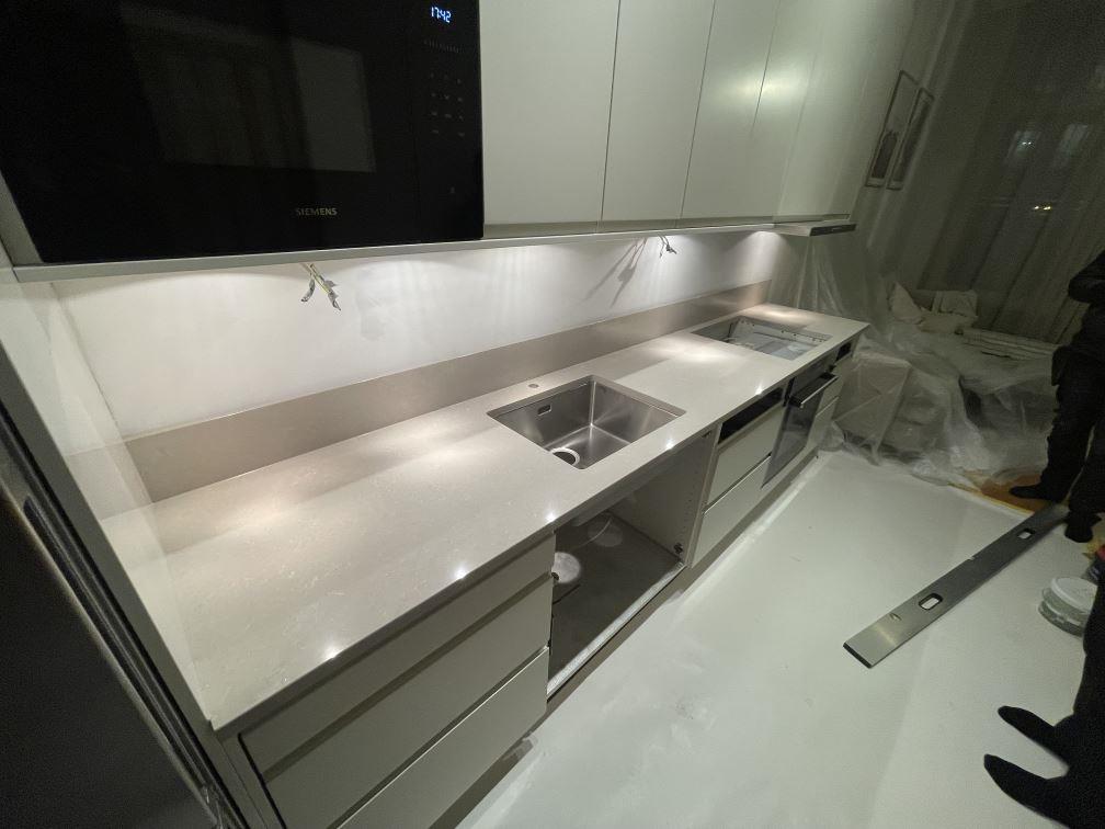 Noble Ivory White i Stockholm, montering 11 nov 2025, bild 2