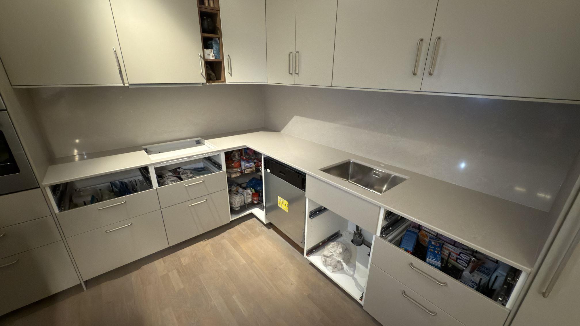 Noble Ivory White i Sundbyberg, montering 4 mar 2026, bild 1