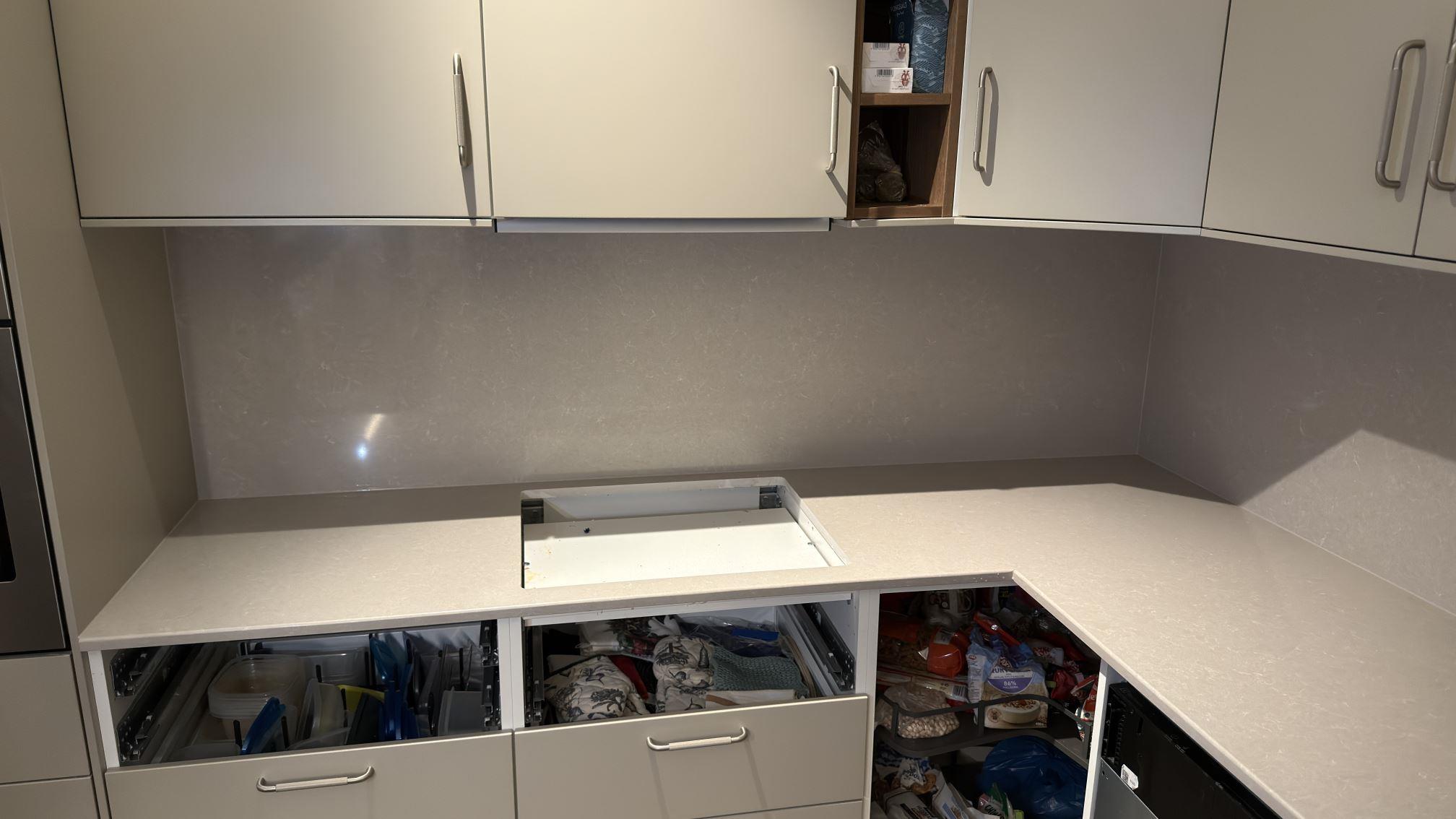 Noble Ivory White i Sundbyberg, montering 4 mar 2026, bild 2