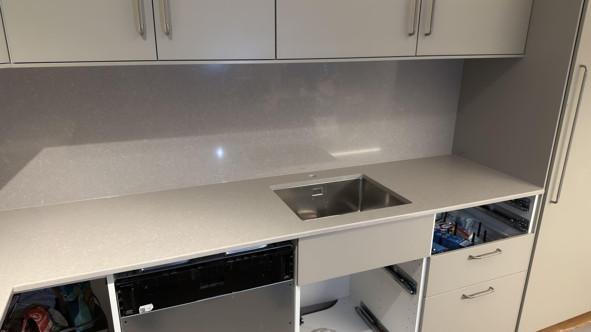 Noble Ivory White i Sundbyberg, montering 4 mar 2026, bild 3