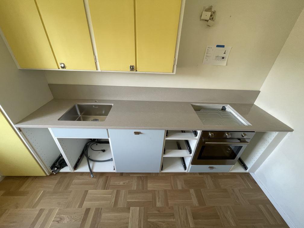 Noble Ivory White i Sundbyberg, montering 19 apr 2026, bild 1