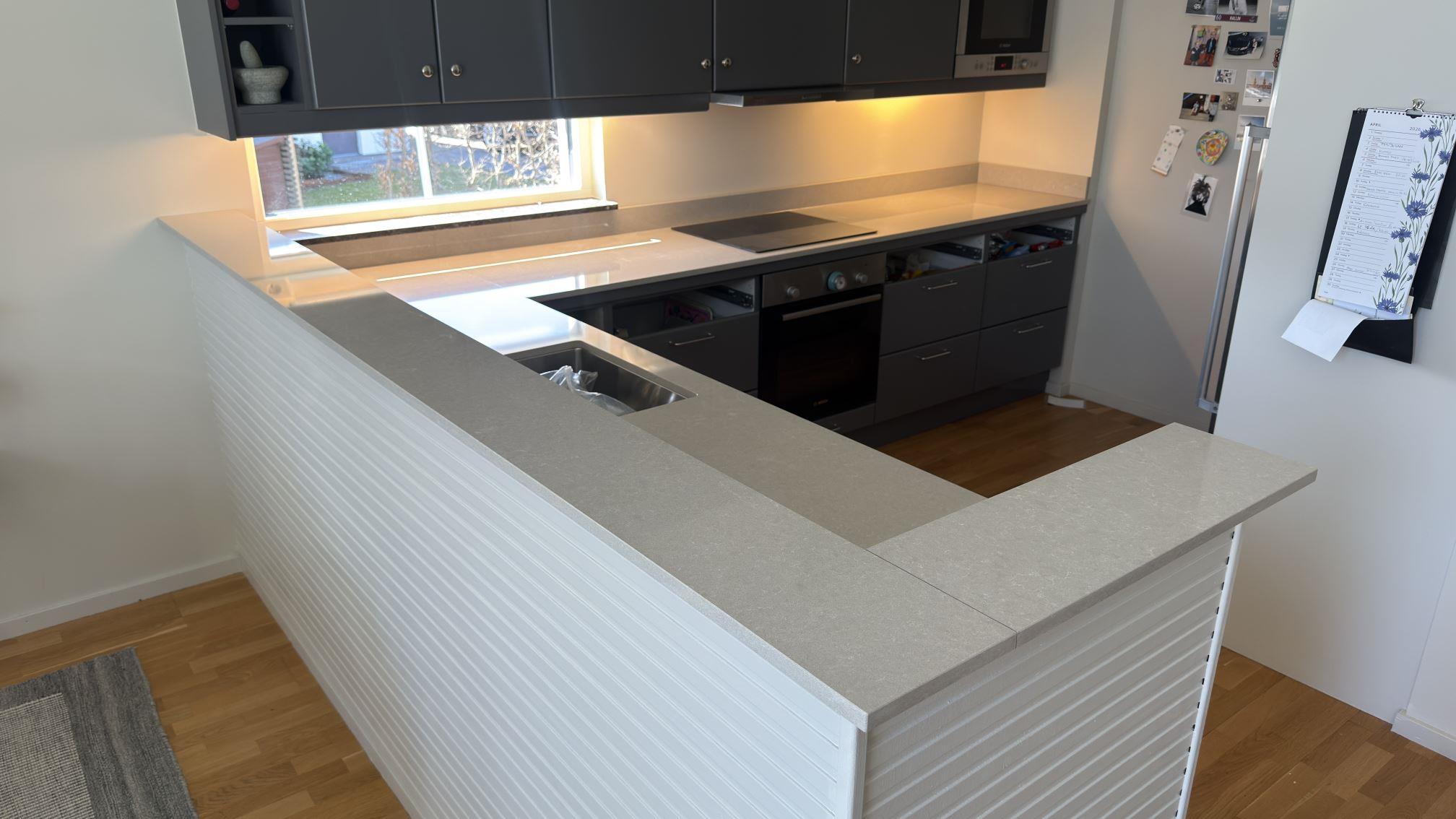 Noble Ivory White i Vega, montering 12 apr 2026, bild 1