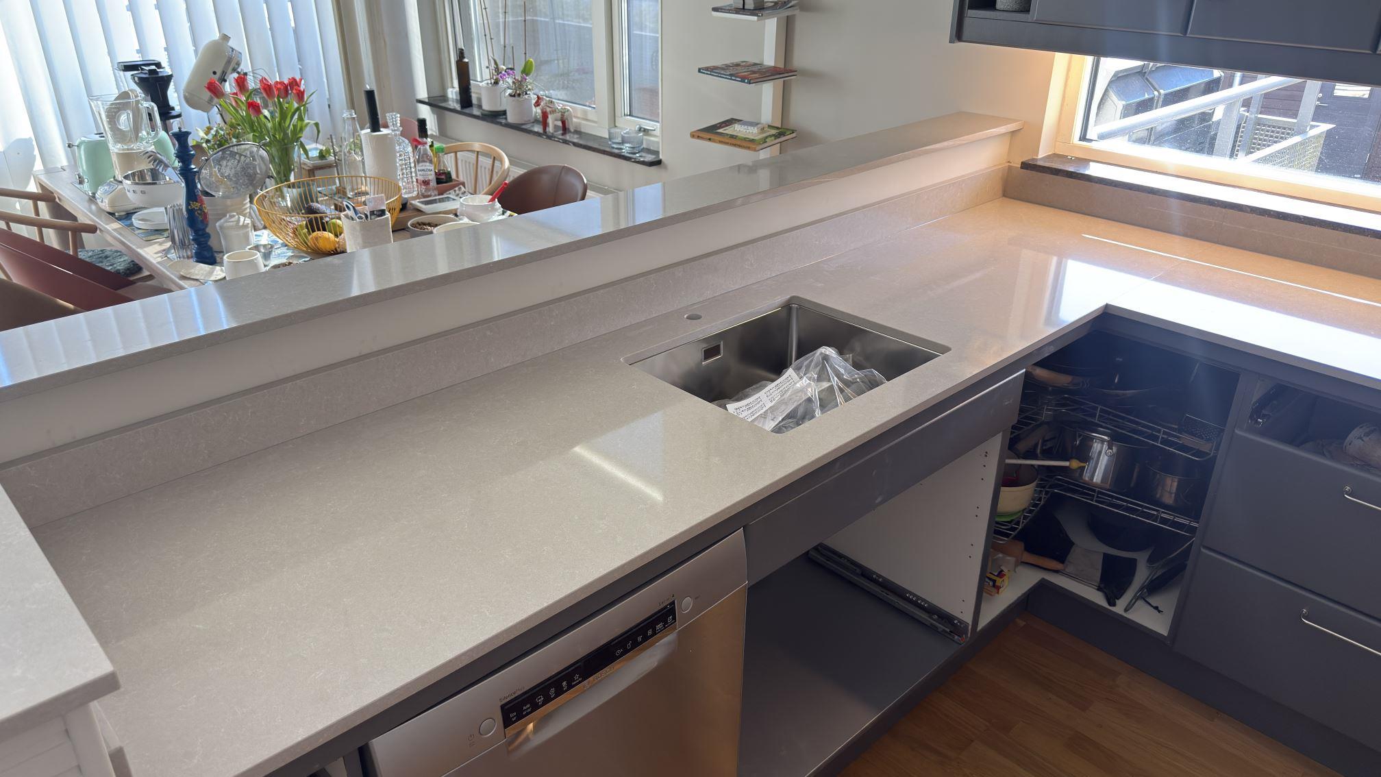 Noble Ivory White i Vega, montering 12 apr 2026, bild 2