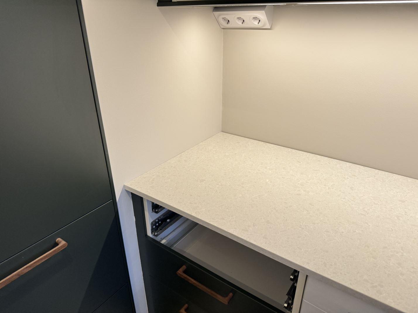 Noble Quartzite i Norrahammar, montering 18 dec 2025, bild 1