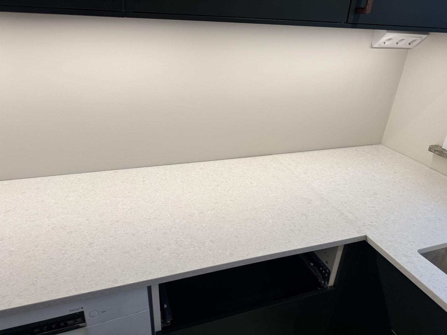 Noble Quartzite i Norrahammar, montering 18 dec 2025, bild 3