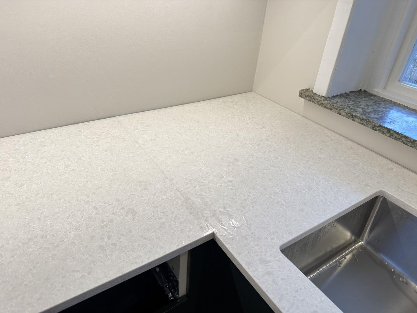 Noble Quartzite i Norrahammar, montering 18 dec 2025, bild 4