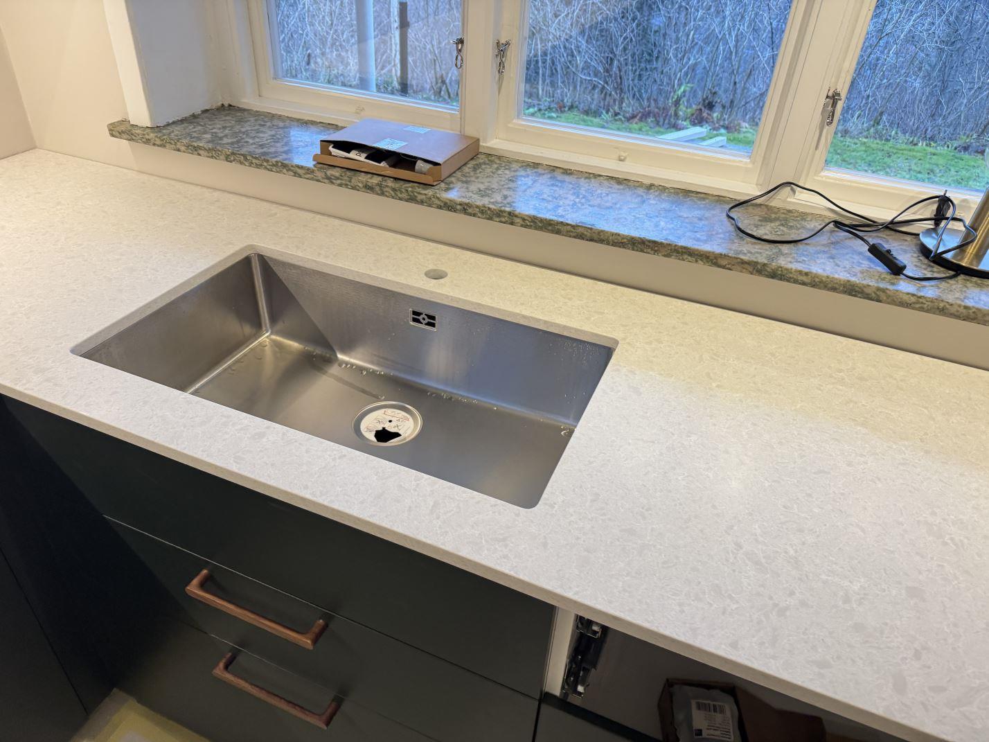 Noble Quartzite i Norrahammar, montering 18 dec 2025, bild 6