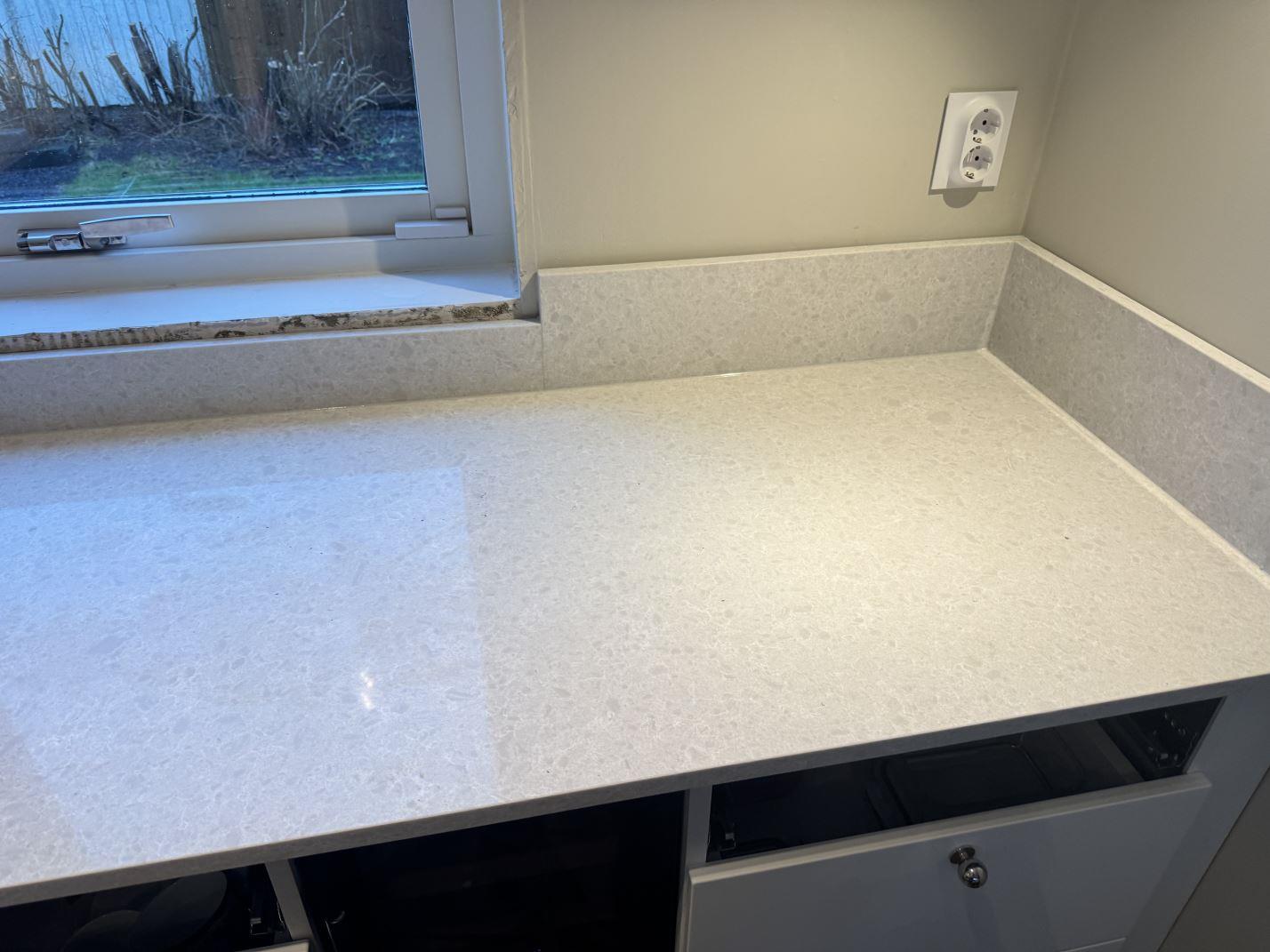 Noble Quartzite i Västra Frölunda, montering 27 nov 2025, bild 2